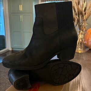 NWOT 7.5 Vionic Shantelle Black Ankle Boots